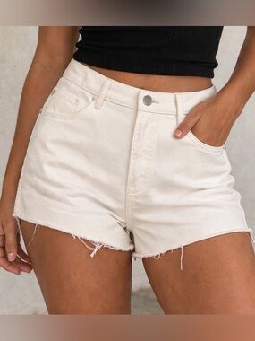 NWT Universal Thread White Denim Boyfriend Shorts Size 10 women’s